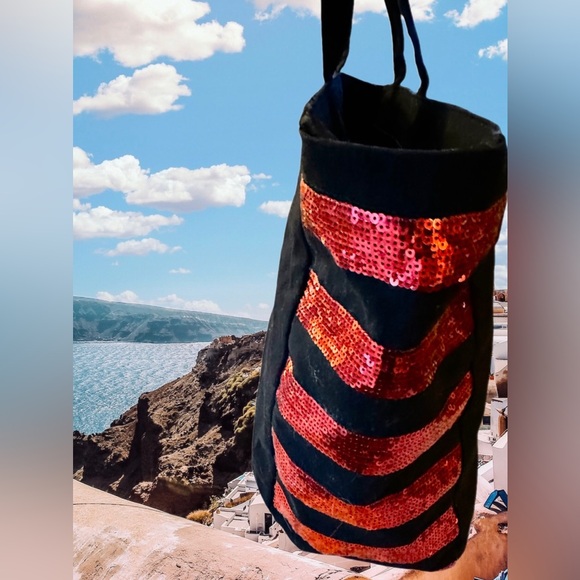 Victoria’s Secret Black Canvas with Red Sequin Lips detailing Weekender Tote - Picture 3 of 10